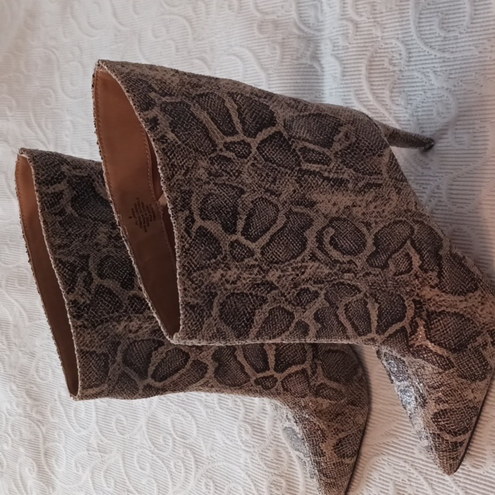 Boots - Picture 3 of 4